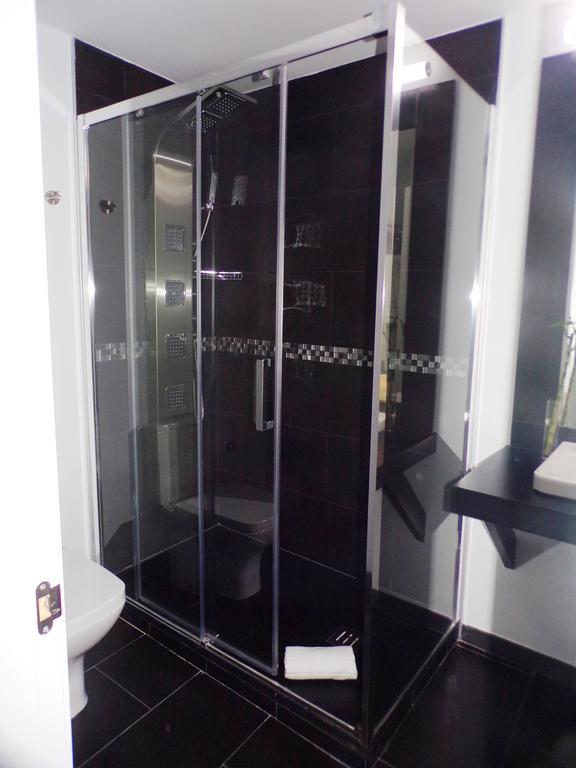 Los Amigos Vip Rooms Мадрид Екстер'єр фото